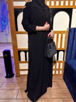 ⁦عبايه مريم بليزر مندمجة بقماش كسر من اجناب و تطريز اسود⁩ - الصورة ⁦2⁩