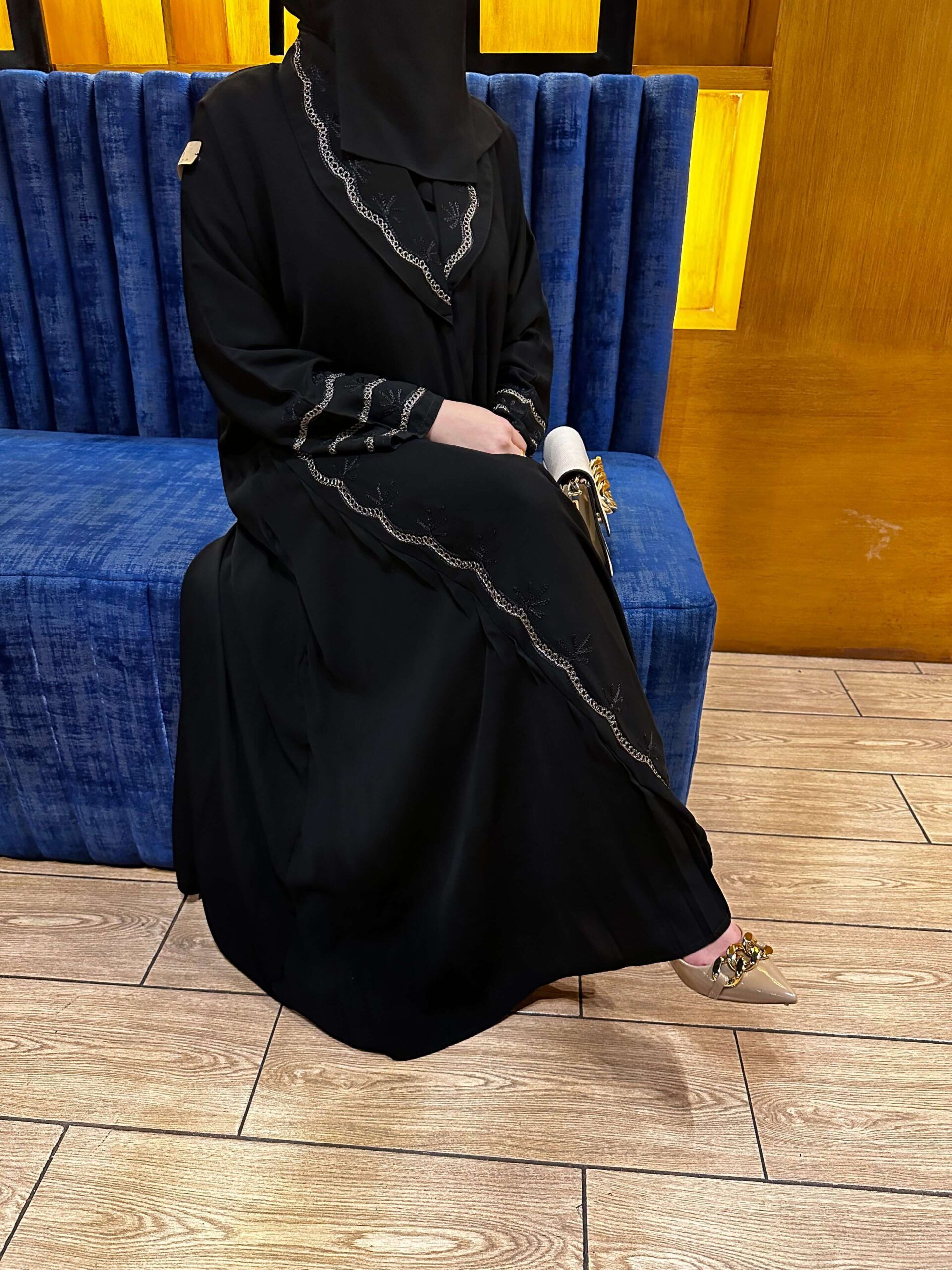 ZA-0252 (7) عبايه مريم بليزر من اجناب و تطريز بيج - الصورة 1