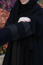 ⁦عباية اماراتي بخيوط مبتكره بلون بيج⁩ - الصورة ⁦2⁩