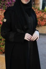 عباية اماراتي بخيوط مبتكره بلون بيج