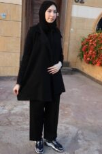 ⁦عباية أسود طقم ثلاث قطع قماش كريب واقف (2)⁩ - الصورة ⁦3⁩