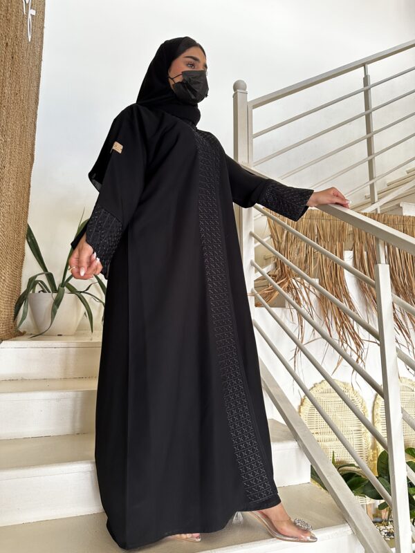 ⁦عبايه بشك مخفى من  امام و اكمام على شكل x⁩ - الصورة ⁦6⁩