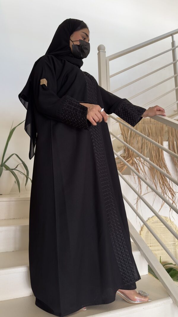 ⁦عبايه بشك مخفى من  امام و اكمام على شكل x⁩ - الصورة ⁦7⁩