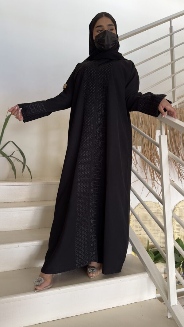 ⁦عبايه بشك مخفى من  امام و اكمام على شكل x⁩ - الصورة ⁦8⁩