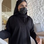 عبايه بشك مخفى من  امام و اكمام على شكل x