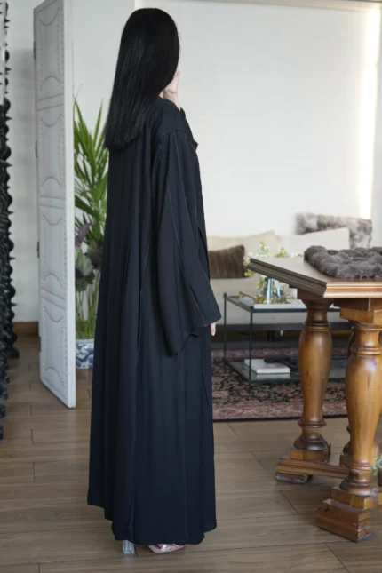 عبايه كلوش بقيطان و كسر بشكل مميز فى العبايه