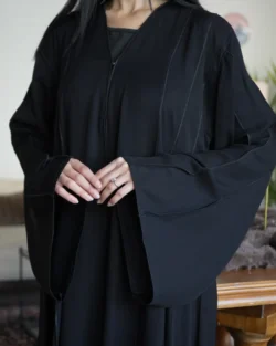 عبايه كلوش بقيطان و كسر بشكل مميز فى العبايه