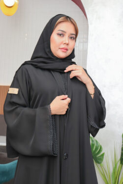 عباية كلوش نواعم بسحاب مخفى مزينه بزراير من امام