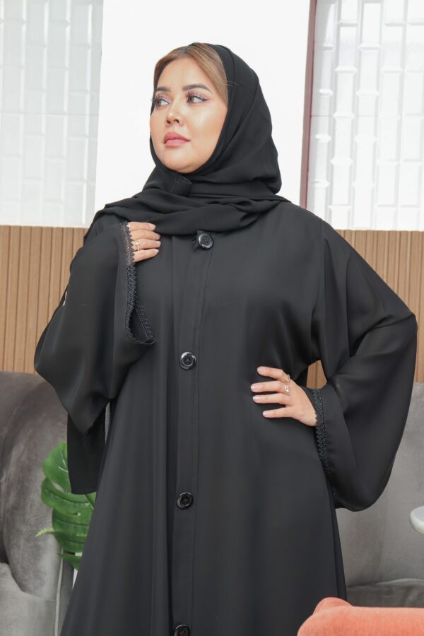 ⁦عباية كلوش نواعم بسحاب مخفى مزينه بزراير من امام⁩ - الصورة ⁦5⁩