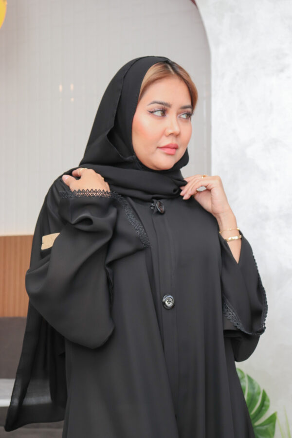 ⁦عباية كلوش نواعم بسحاب مخفى مزينه بزراير من امام⁩ - الصورة ⁦6⁩