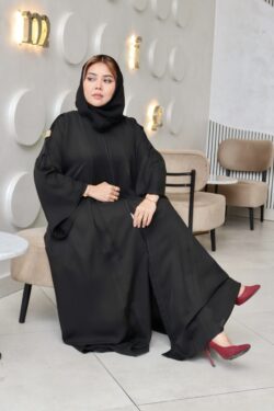 عبايه كلوش بكسر من الاكتاف والجوانب بشكل مميز