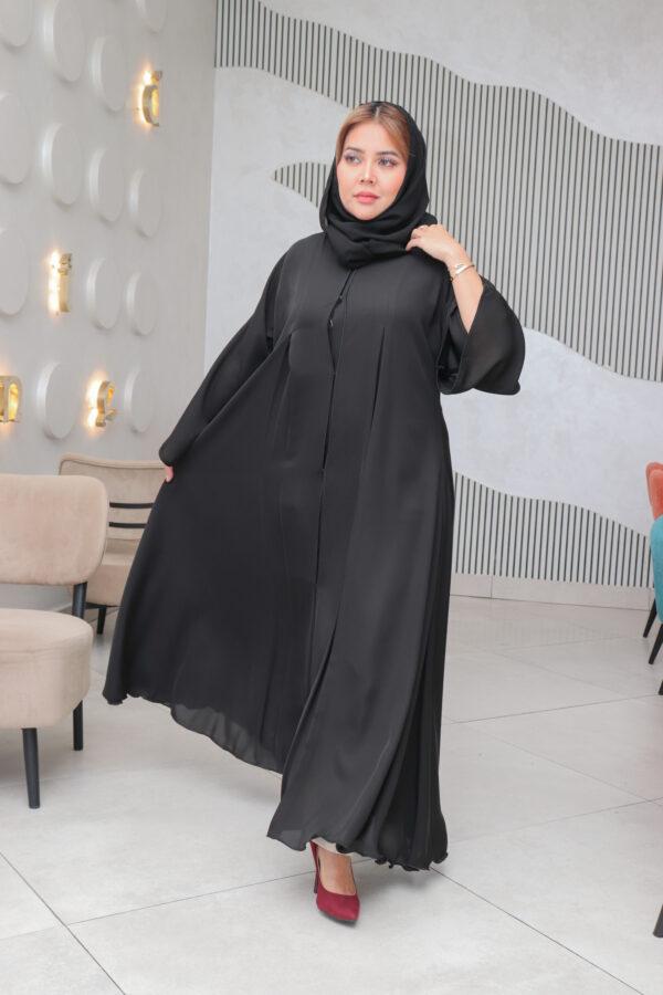 ⁦عبايه كلوش بكسر من الاكتاف والجوانب بشكل مميز⁩ - الصورة ⁦2⁩