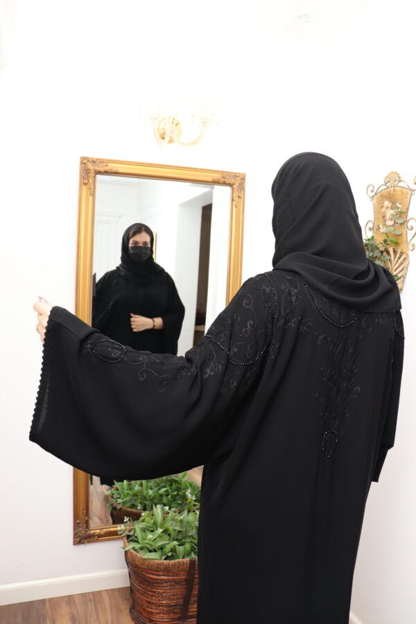 ⁦عباية بشك على الاكتاف بقصه كم اماراتي⁩ - الصورة ⁦12⁩