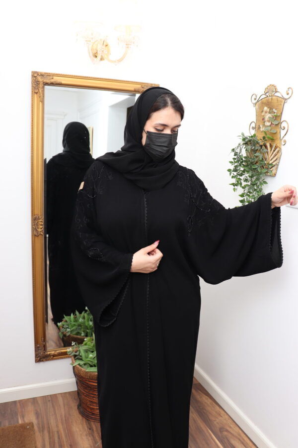 ⁦عباية بشك على الاكتاف بقصه كم اماراتي⁩ - الصورة ⁦15⁩