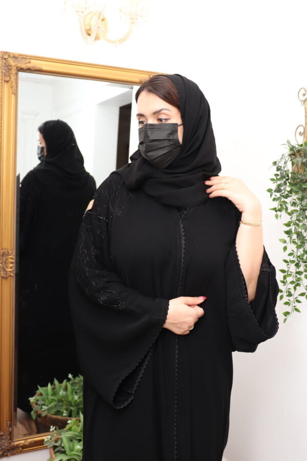 ⁦عباية بشك على الاكتاف بقصه كم اماراتي⁩ - الصورة ⁦16⁩