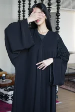 ⁦عباية بشك على الاكتاف بقصه كم اماراتي⁩ - الصورة ⁦7⁩