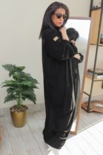 ⁦عبايه كريب ملكي بشك اسود و قيطان⁩ - الصورة ⁦8⁩