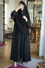 ⁦عبايه كلوش محددة باسود⁩ - الصورة ⁦4⁩