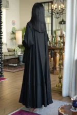 ⁦عبايه كلوش محددة باسود⁩ - الصورة ⁦7⁩