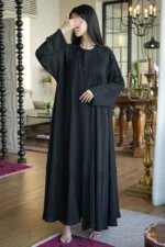 ⁦عبايه كلوش محددة باسود⁩ - الصورة ⁦8⁩