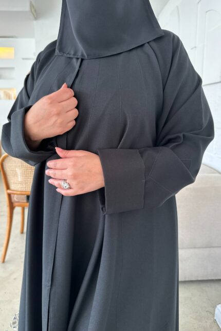 عبايه كلوش ساده بخيوط اسود مخفي