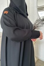 ⁦عبايه كلوش ساده بخيوط اسود مخفي⁩ - الصورة ⁦5⁩