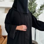 عباية اسود بكم طي مندمجة بكلفه جاكار