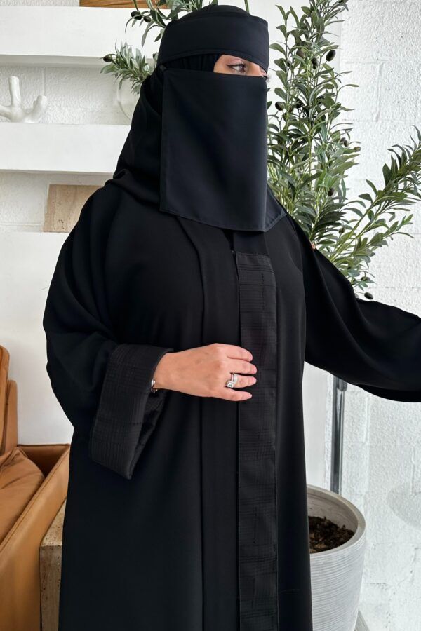 ⁦عباية اسود بكم طي مندمجة بكلفه جاكار⁩ - الصورة ⁦3⁩