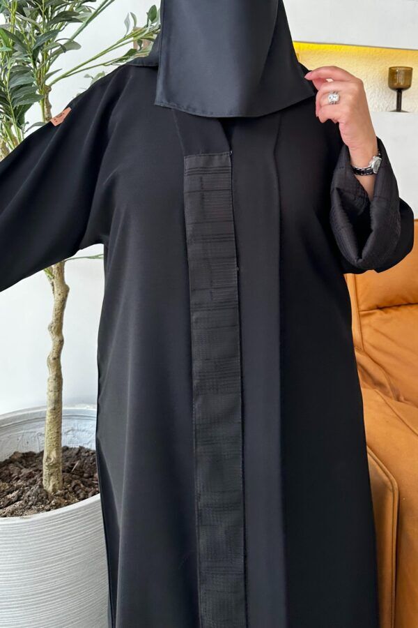 ⁦عباية اسود بكم طي مندمجة بكلفه جاكار⁩ - الصورة ⁦4⁩