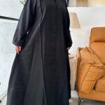 عباية كتف بتطريز مبتكر على الأكمام وأسفل العباية