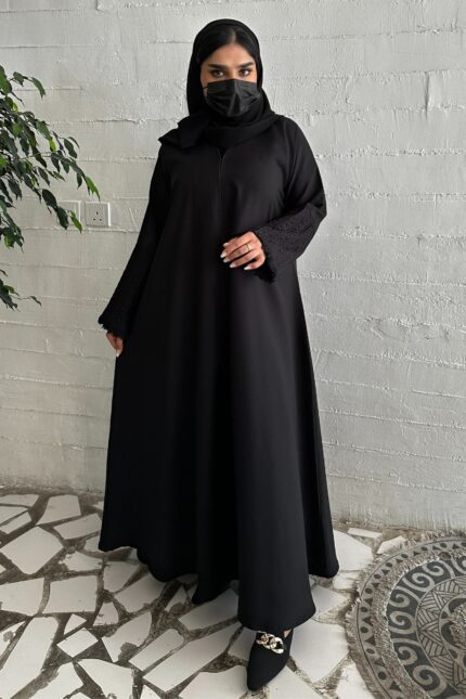 عبايه كلوش بشك مخفى على اكمام على شكل x
