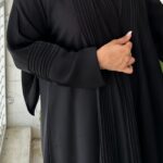 عبايه كلوش كلاسيك مزينة بدقات اري من امام