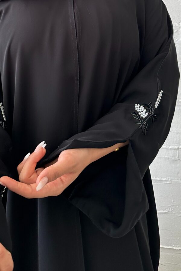 ⁦عبايه نواعم بشك على اكمام على شكل ورق شجر⁩ - الصورة ⁦6⁩