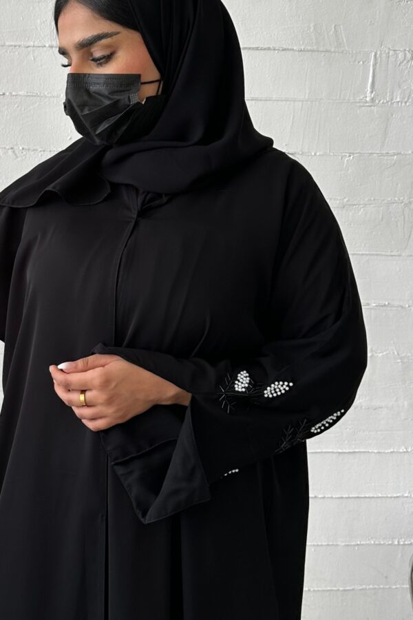 ⁦عبايه نواعم بشك على اكمام على شكل ورق شجر⁩ - الصورة ⁦8⁩