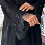 عبايه نواعم بشك على اكمام على شكل ورود اسود