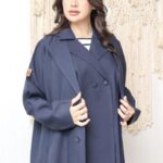 عباية ثلاث قطع كحلي طقم (عباية + جاكيت + بنطلون) منسوجة من قماش كريب واقف