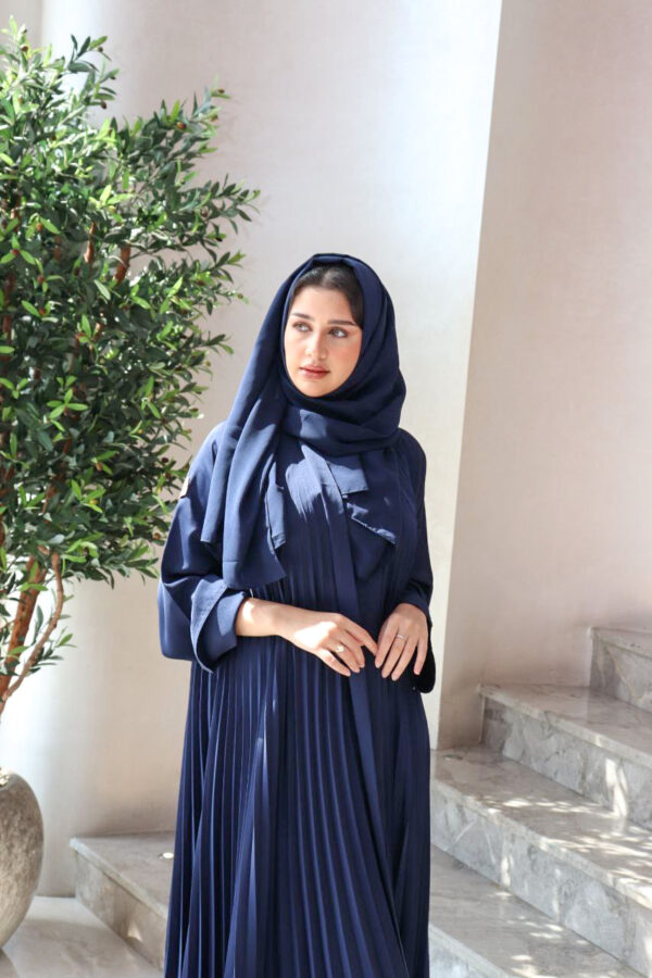 ⁦عباية بكسرات كحلي بليسه ملونه⁩ - الصورة ⁦3⁩