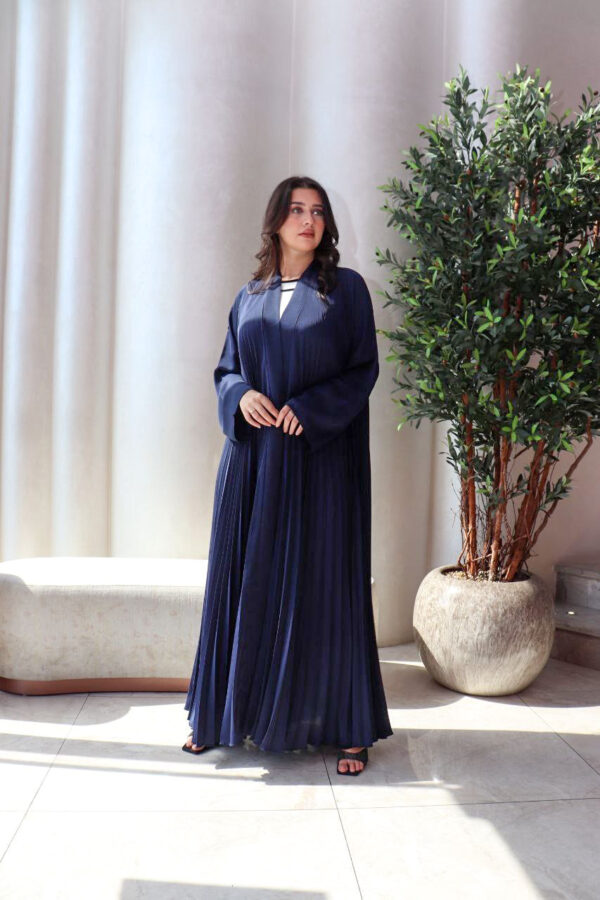 ⁦عباية بكسرات كحلي بليسه ملونه⁩ - الصورة ⁦4⁩