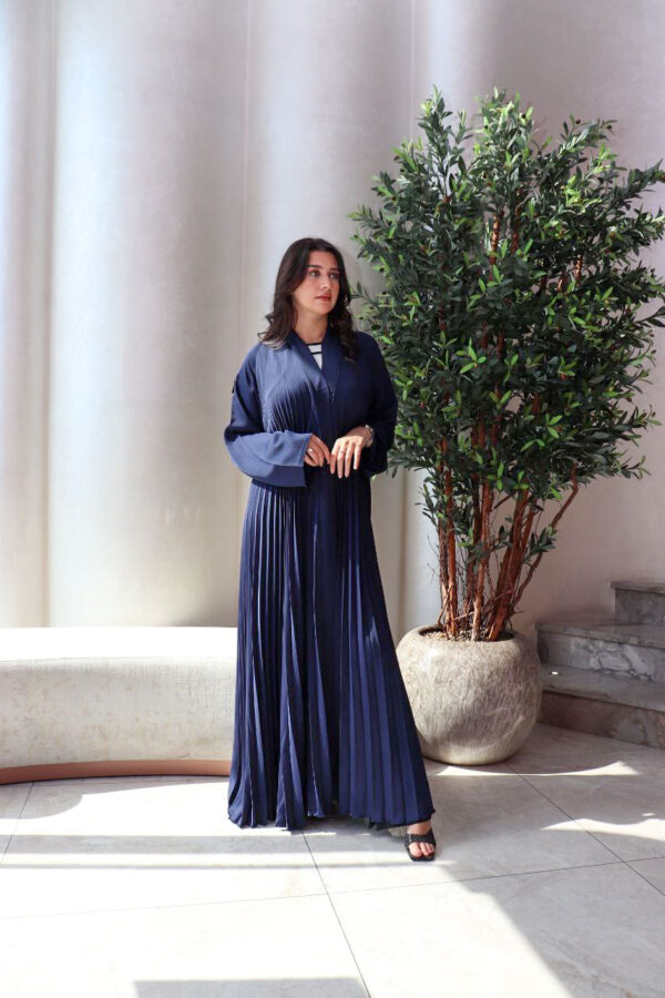 ⁦عباية بكسرات كحلي بليسه ملونه⁩ - الصورة ⁦6⁩