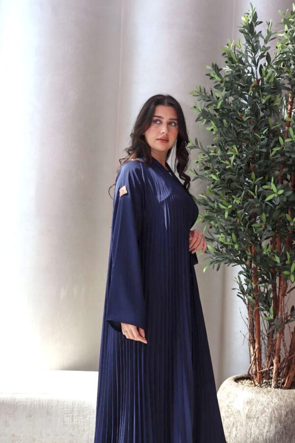 ⁦عباية بكسرات كحلي بليسه ملونه⁩ - الصورة ⁦7⁩