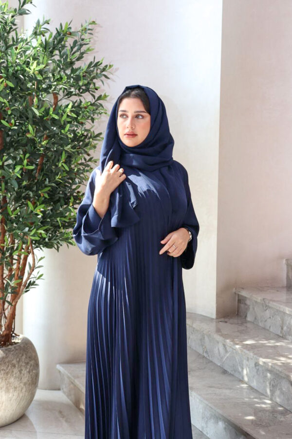 ⁦عباية بكسرات كحلي بليسه ملونه⁩ - الصورة ⁦8⁩