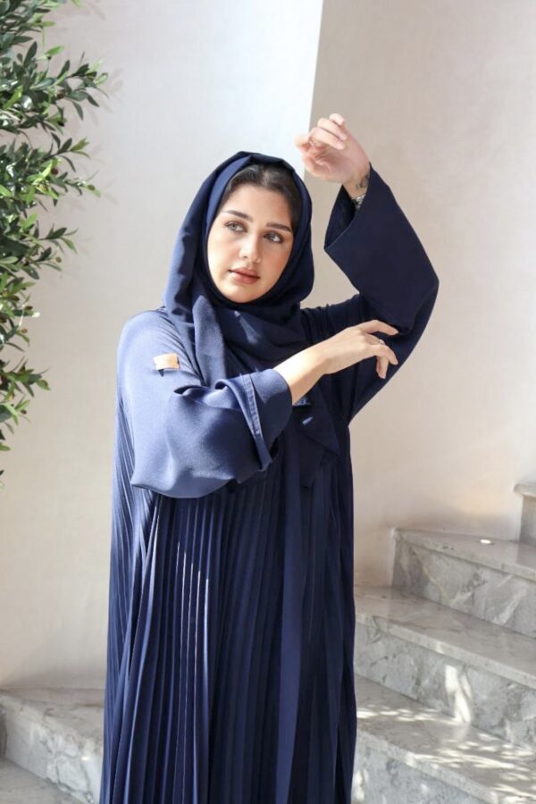 ⁦عباية بكسرات كحلي بليسه ملونه⁩ - الصورة ⁦10⁩