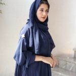 عباية كحلي بكسرات بليسه ملونه