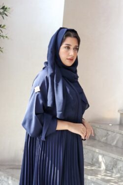 عباية كحلي بكسرات بليسه ملونه