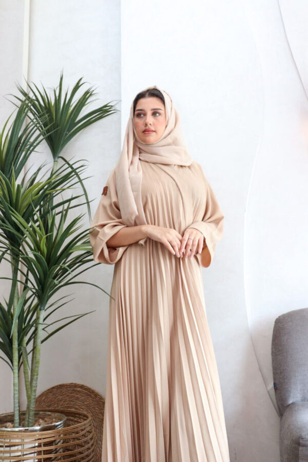 ⁦عباية بيج بكسرات بليسه ملونه⁩ - الصورة ⁦10⁩