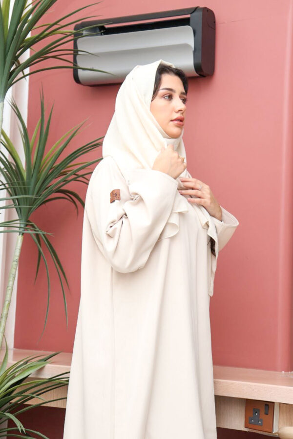 ⁦عباية بيج كلاسيك لمعه بتصميم مميز⁩ - الصورة ⁦5⁩