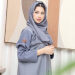 عباية رمادي كلاسيك لمعه بتصميم مميز