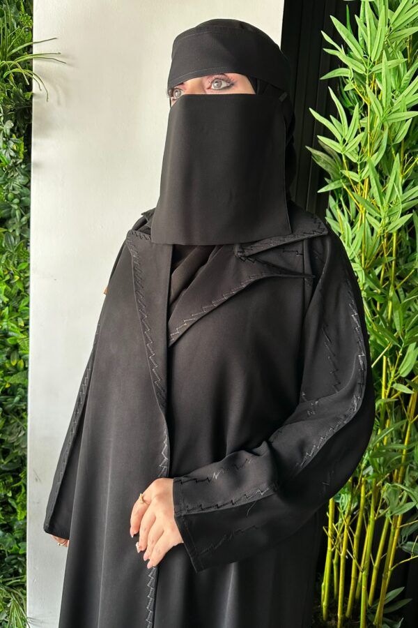 ⁦عباية كلوش بليزر بتطريز محددة أسود⁩ - الصورة ⁦4⁩