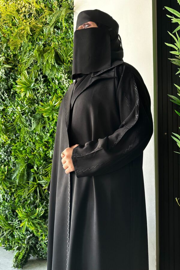 ⁦عباية كلوش بليزر بتطريز محددة أسود⁩ - الصورة ⁦9⁩