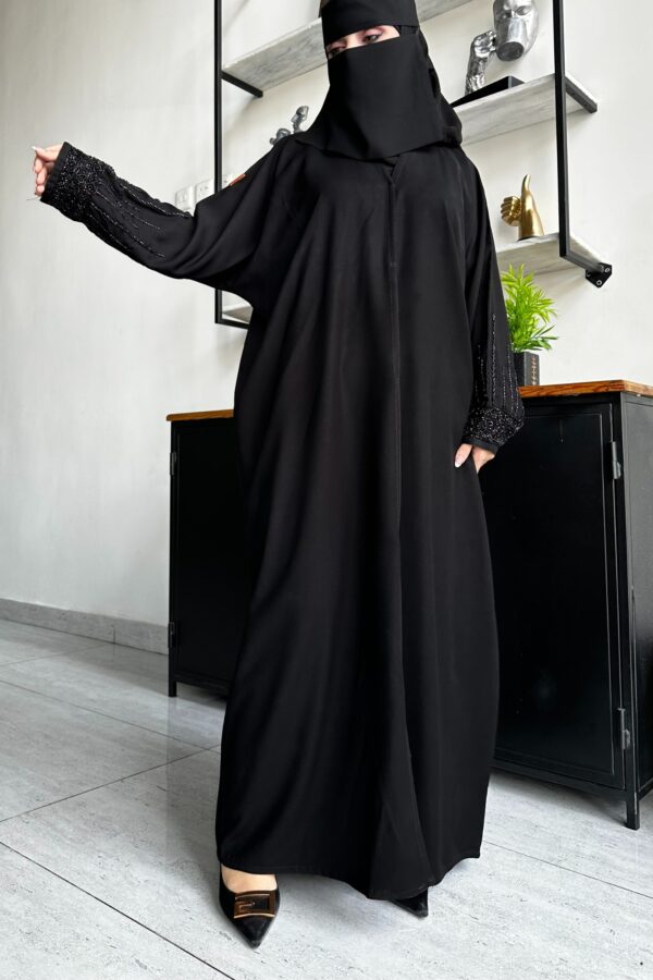 ⁦عبايه نص بشت شك اسود على الأكمام⁩ - الصورة ⁦4⁩